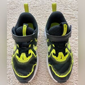 Nike Kids Cosmic Runner Neon Yellow and Black Sneakers 13C
